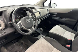 musta Toyota Yaris 2012 kuva 6.