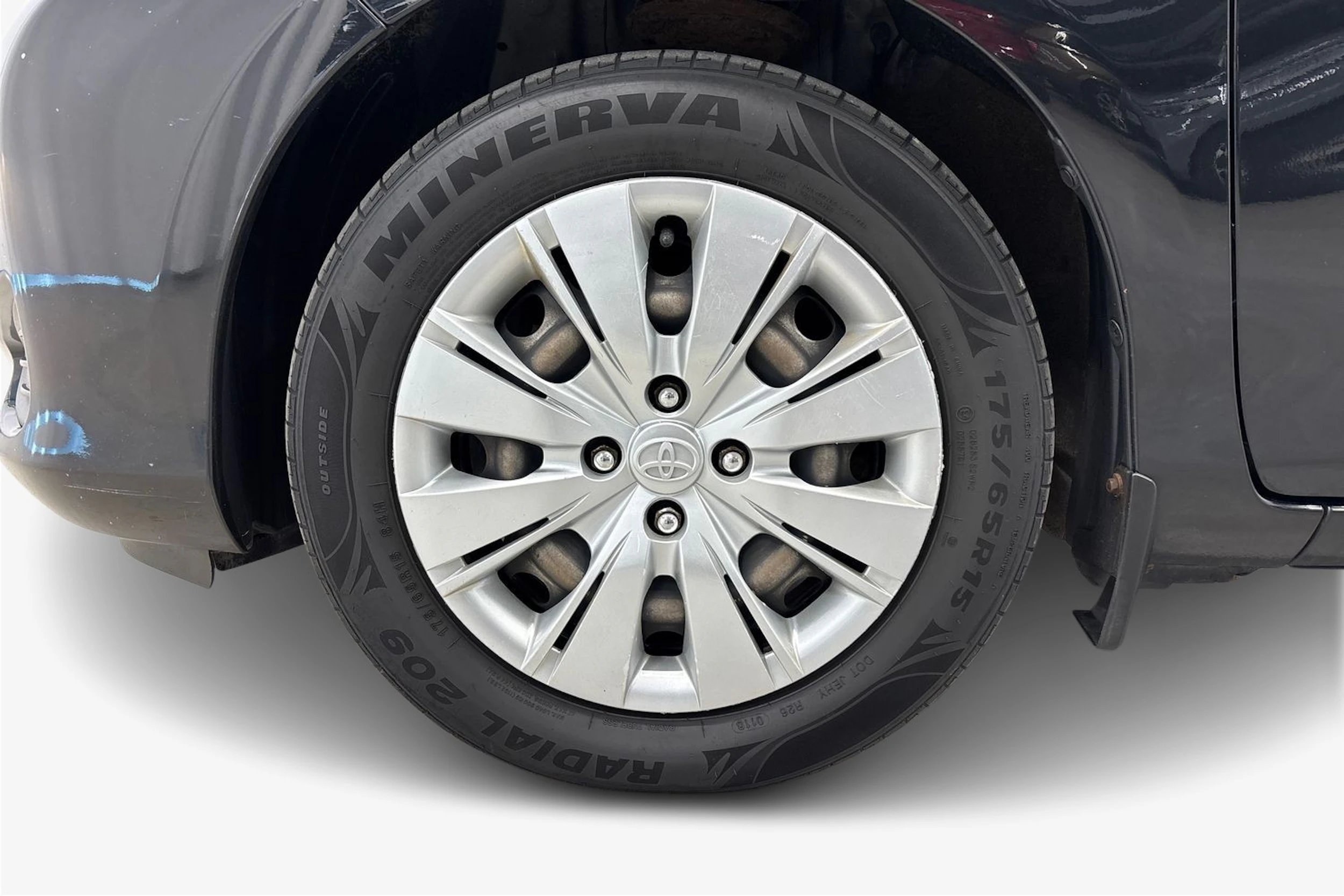 musta Toyota Yaris 2012 kuva 9.