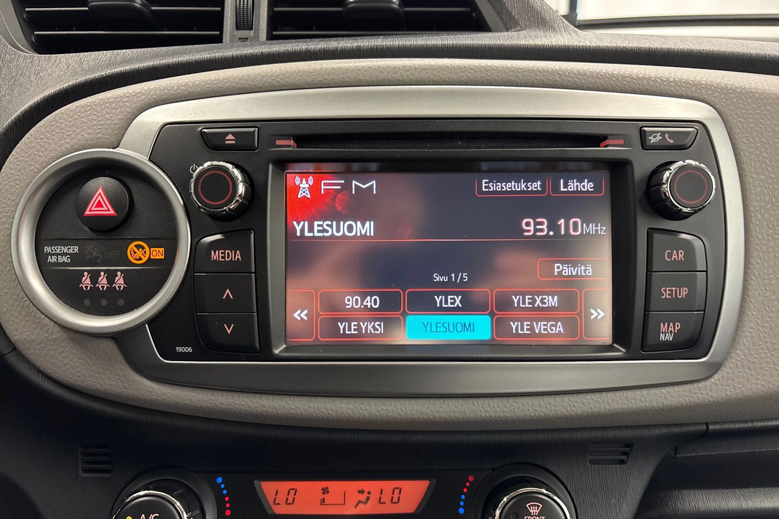 musta Toyota Yaris 2012 kuva 17.
