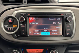 musta Toyota Yaris 2012 kuva 17.