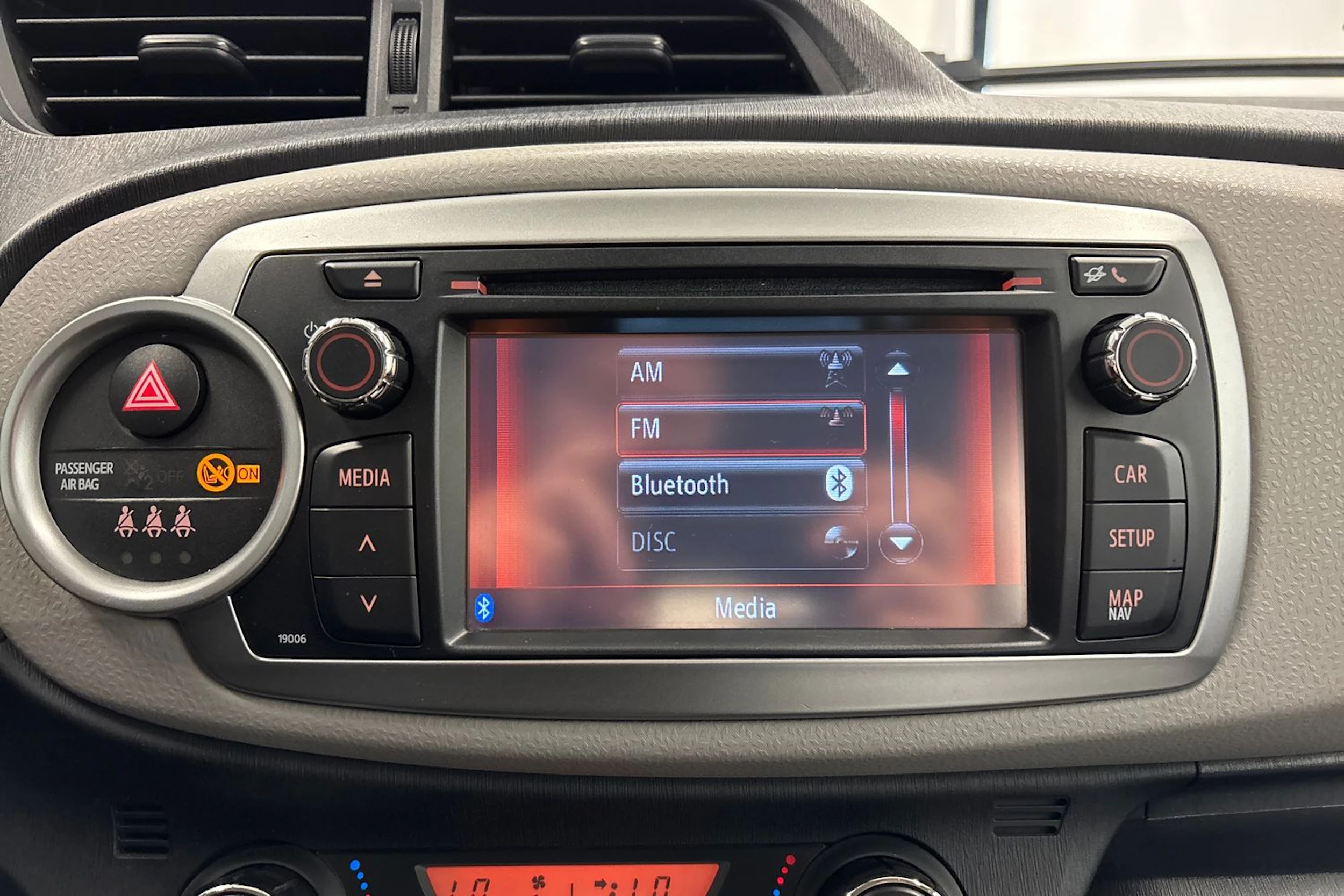 musta Toyota Yaris 2012 kuva 18.