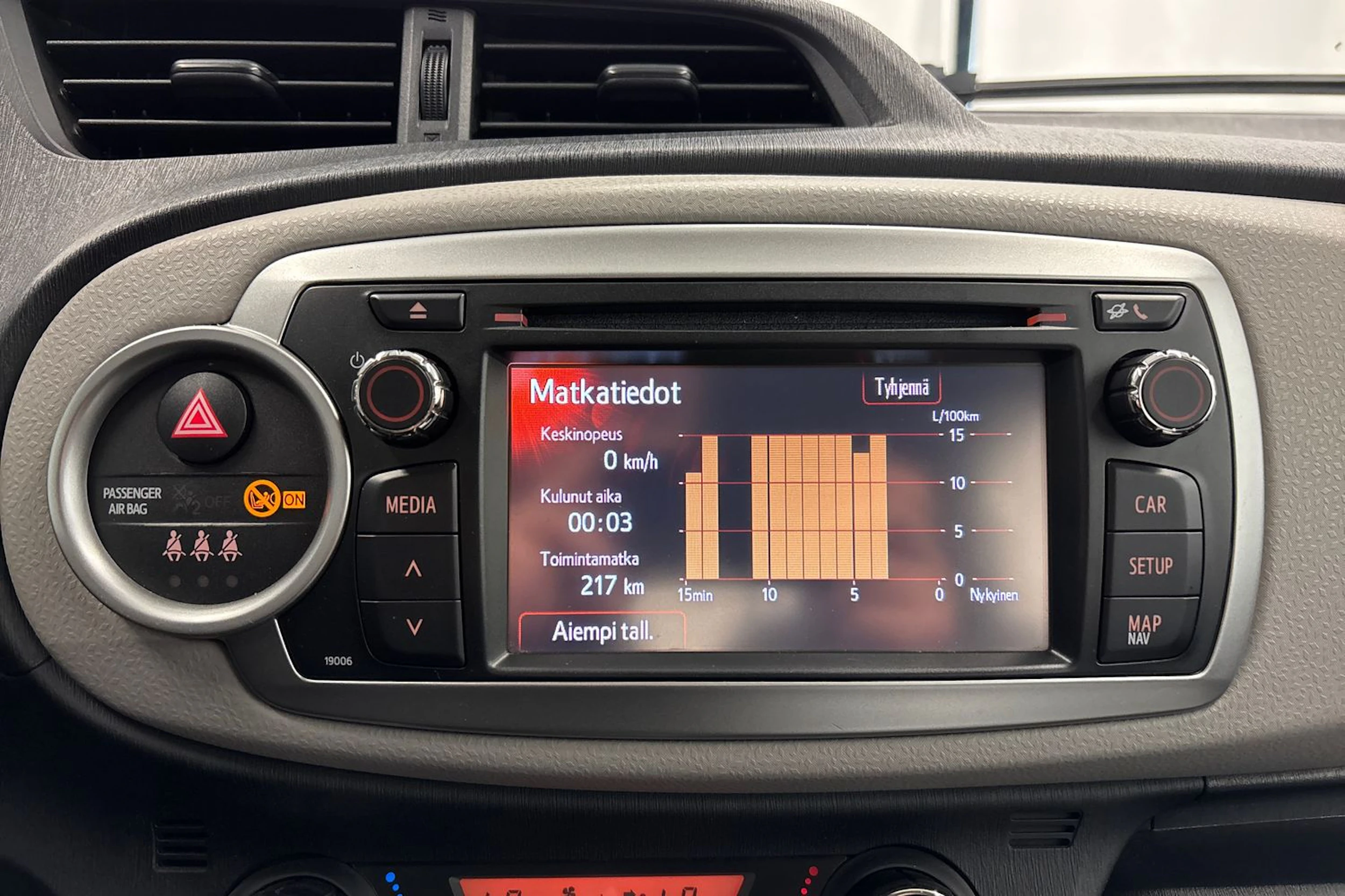 musta Toyota Yaris 2012 kuva 19.
