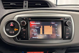 musta Toyota Yaris 2012 kuva 19.