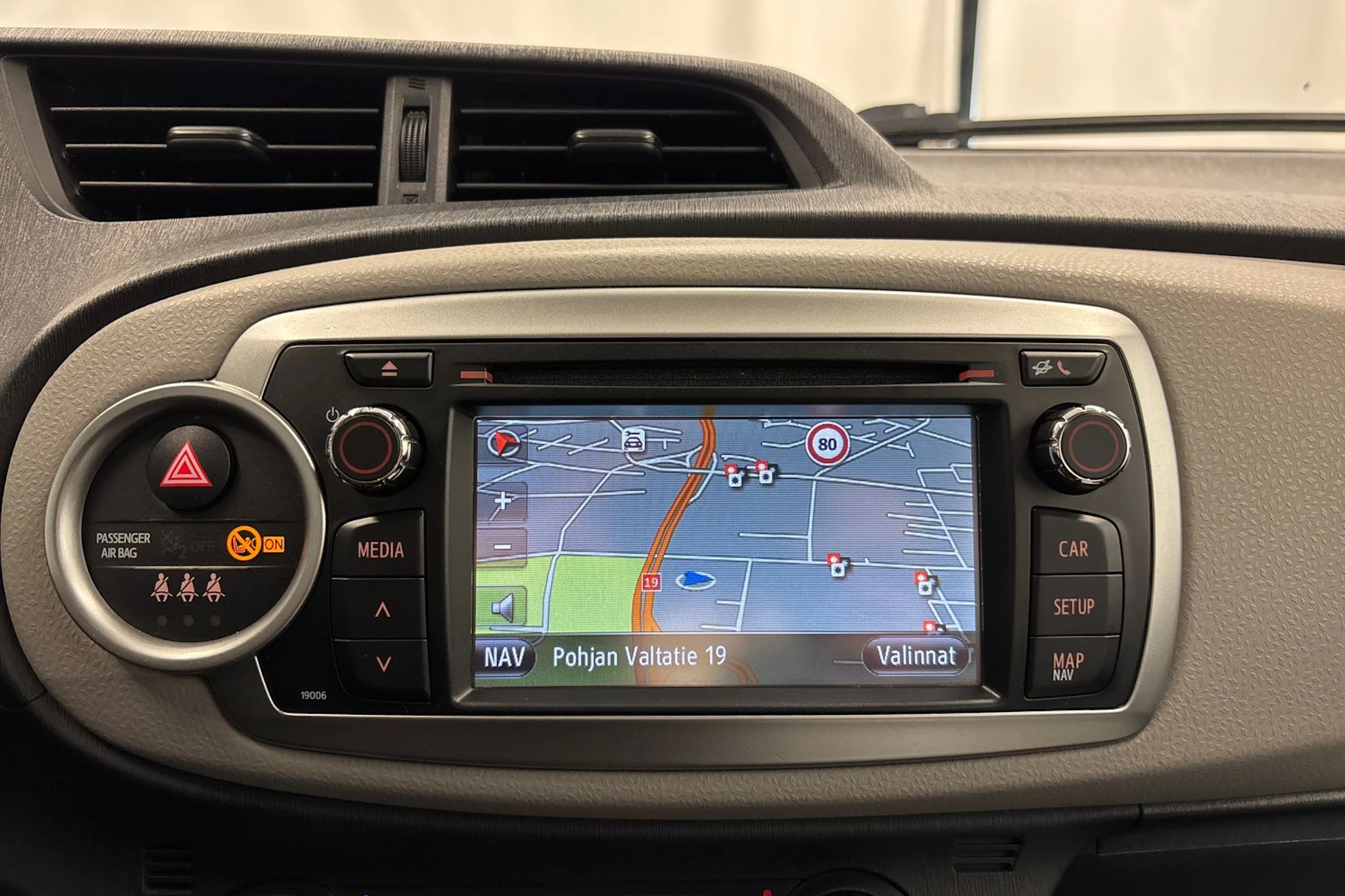 musta Toyota Yaris 2012 kuva 20.