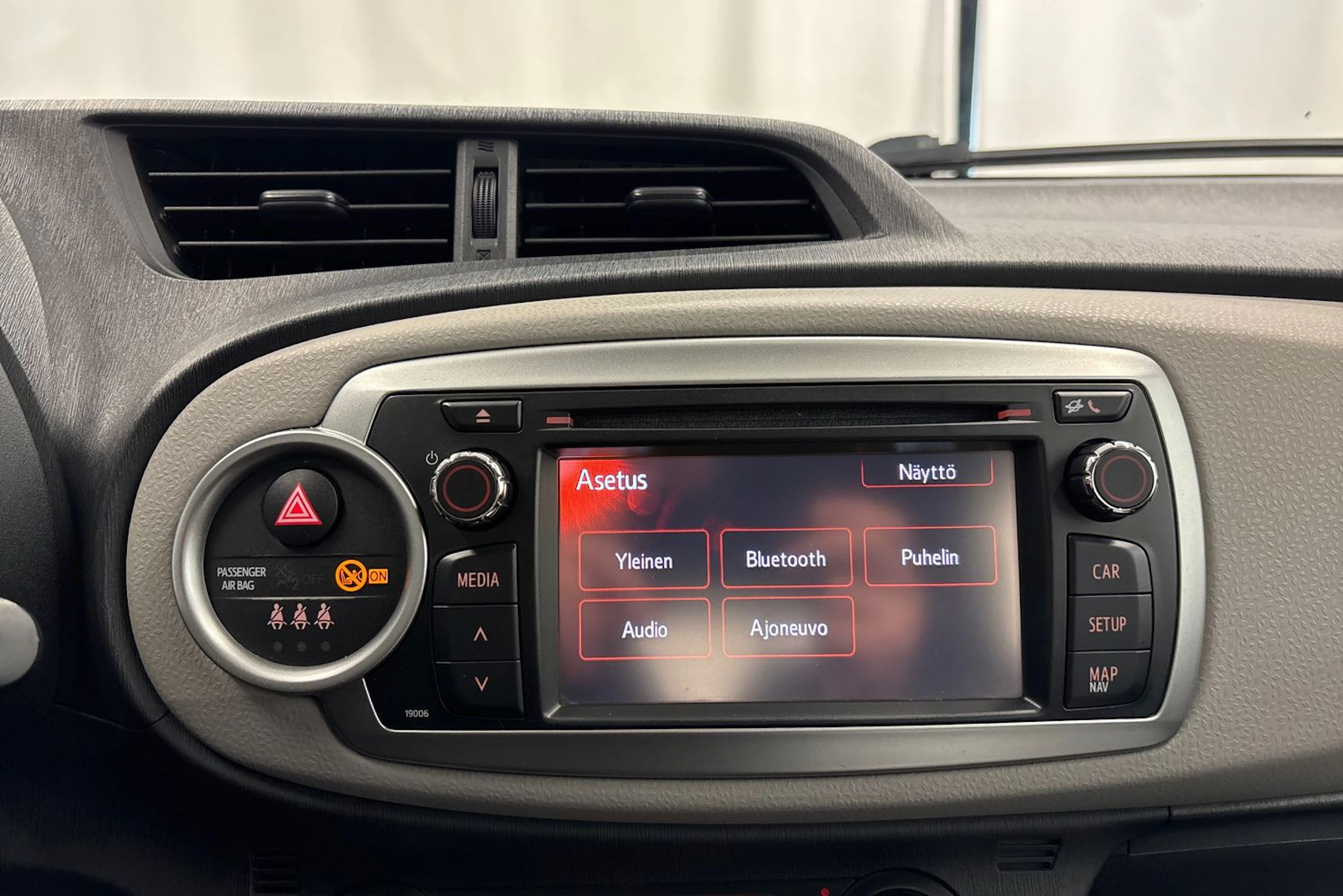 musta Toyota Yaris 2012 kuva 22.