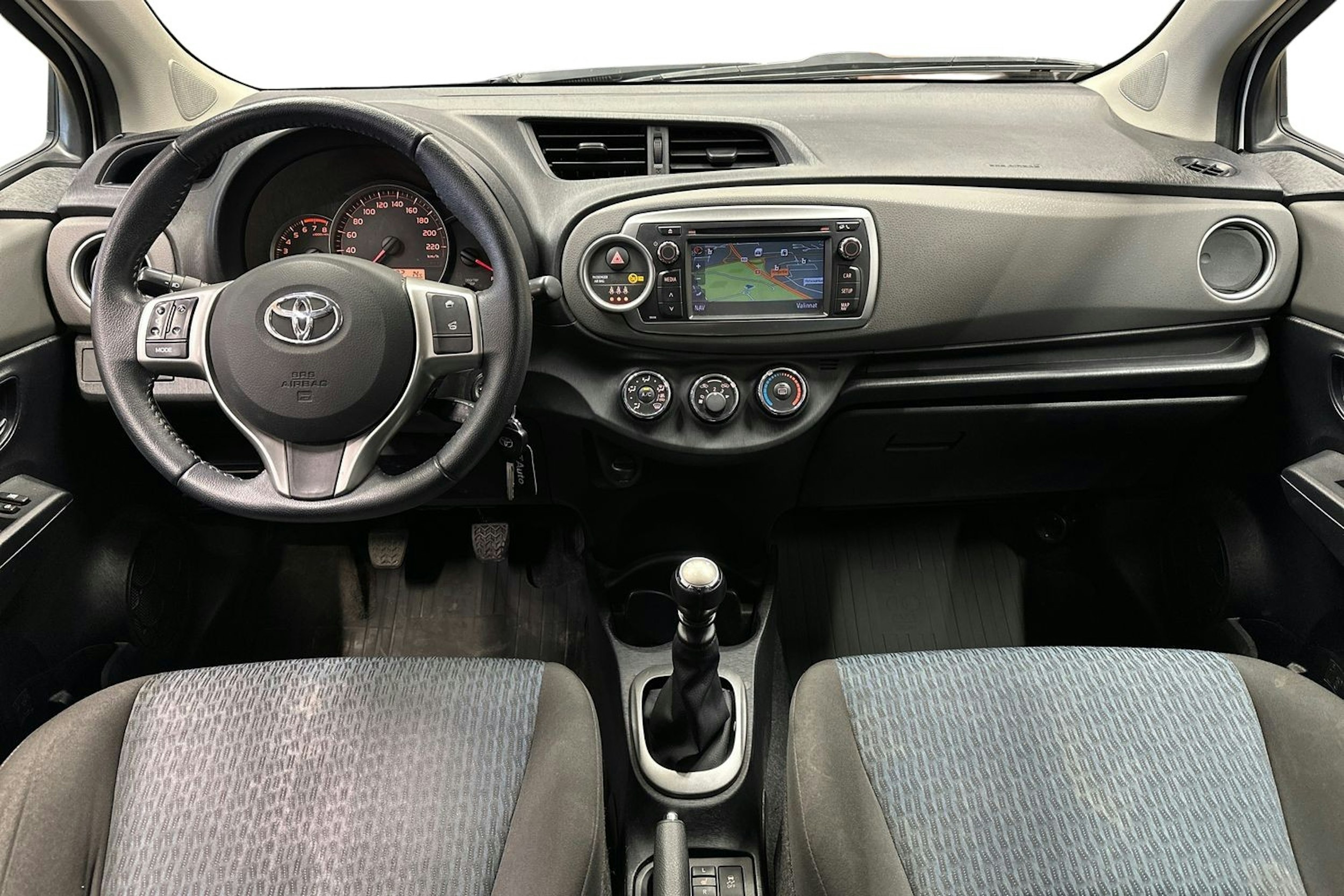 valkoinen Toyota Yaris 2012 kuva 9.