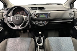 valkoinen Toyota Yaris 2012 kuva 9.