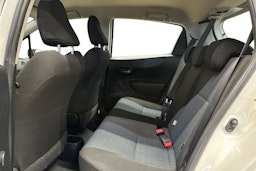 valkoinen Toyota Yaris 2012 kuva 10.