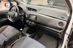 valkoinen Toyota Yaris 2012 kuva 12.