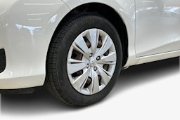 valkoinen Toyota Yaris 2012 kuva 15.