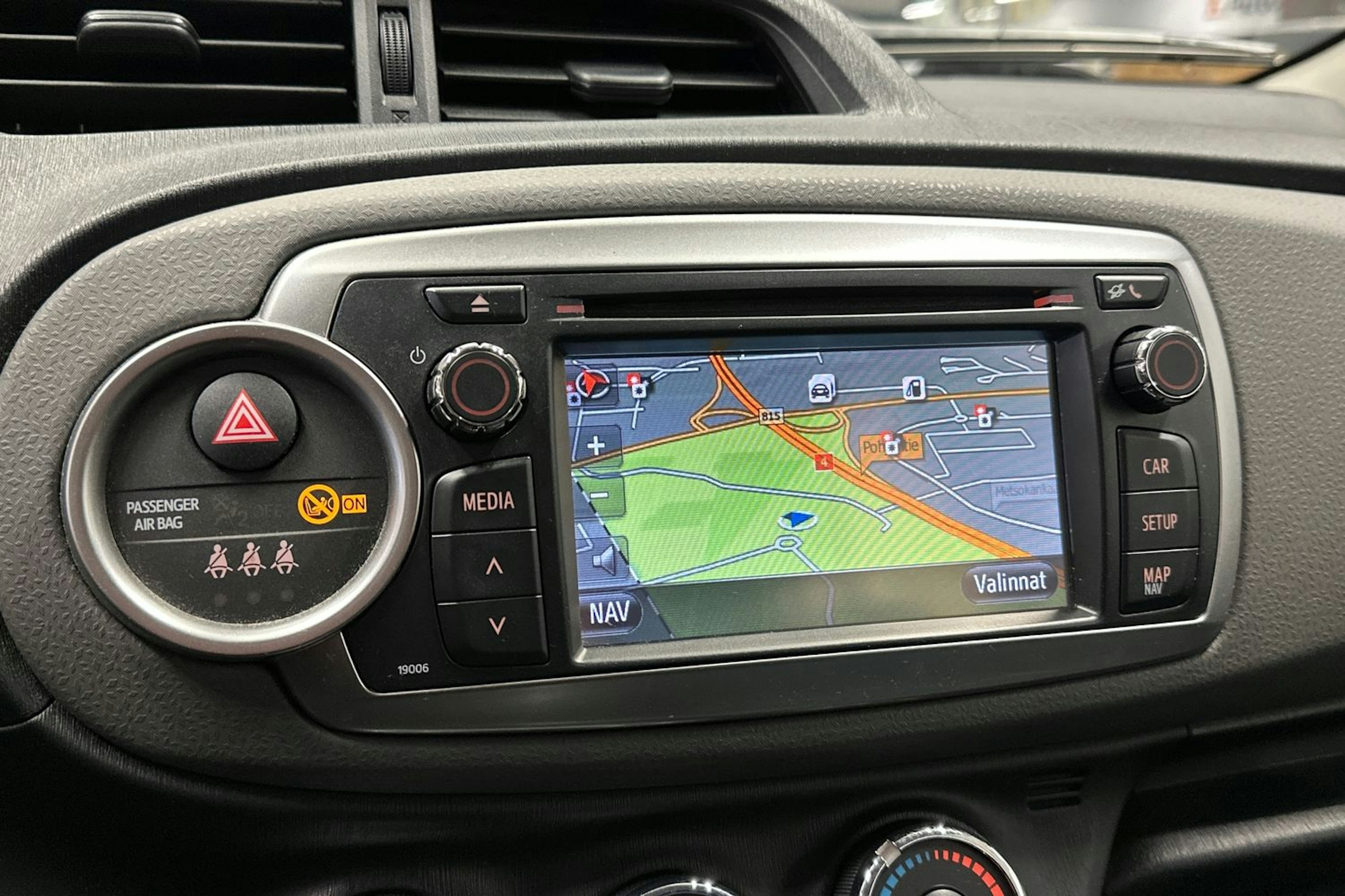 valkoinen Toyota Yaris 2012 kuva 17.