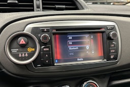 valkoinen Toyota Yaris 2012 kuva 19.