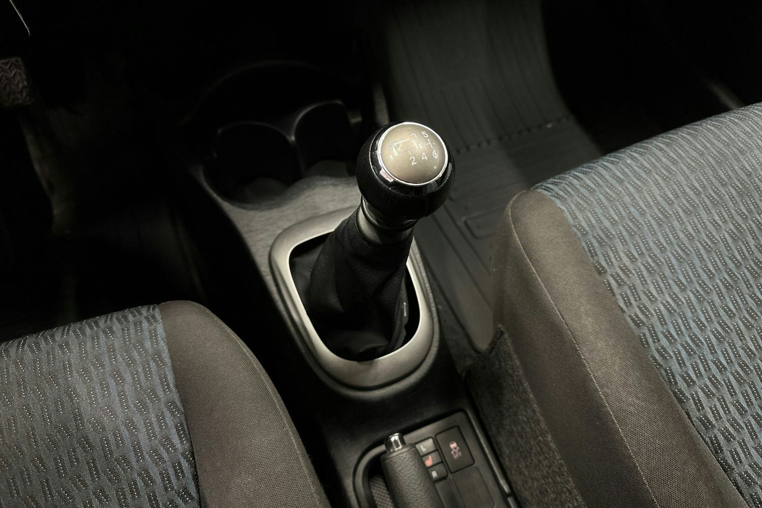 valkoinen Toyota Yaris 2012 kuva 22.