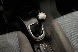 valkoinen Toyota Yaris 2012 kuva 22.