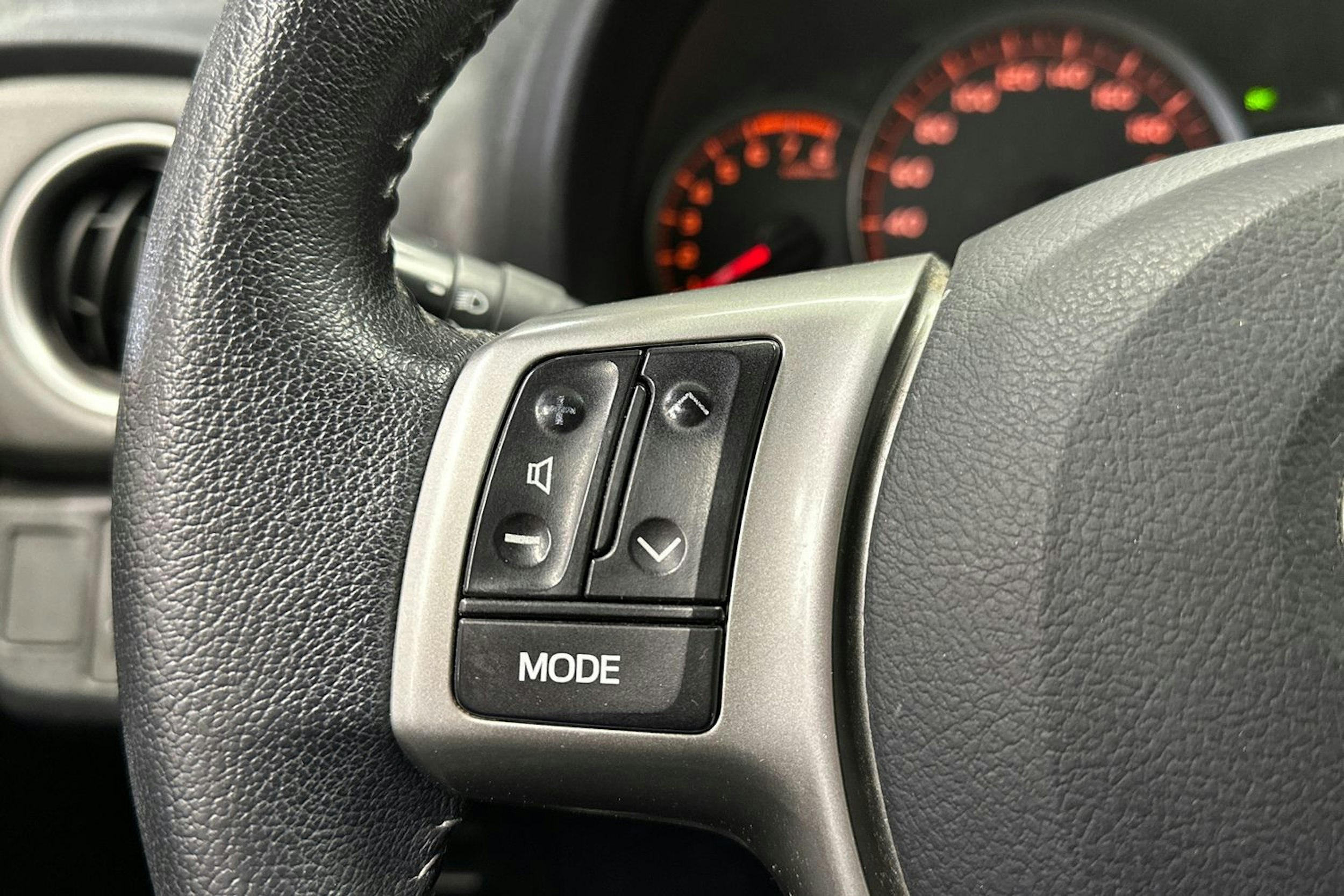 valkoinen Toyota Yaris 2012 kuva 24.
