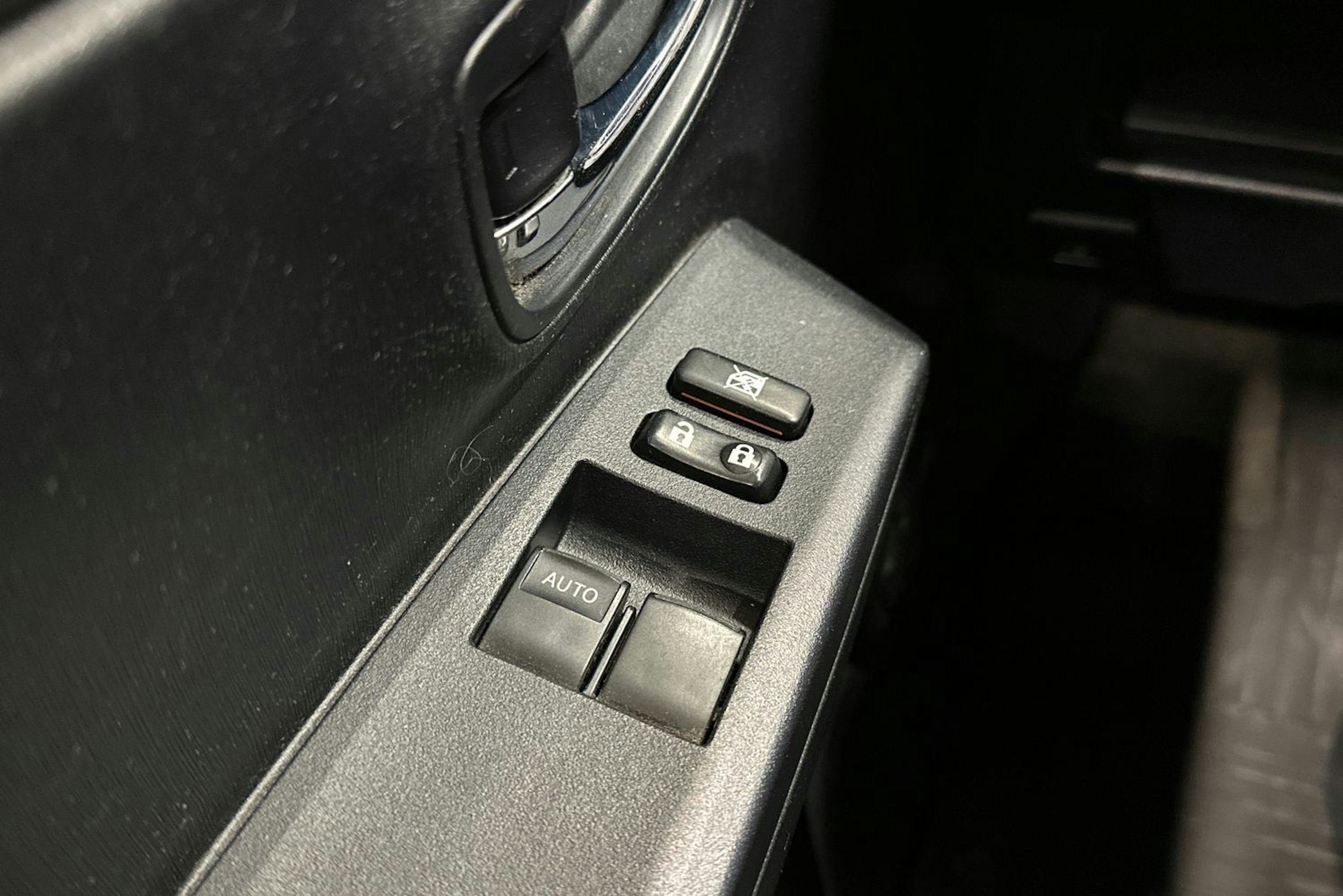 valkoinen Toyota Yaris 2012 kuva 27.