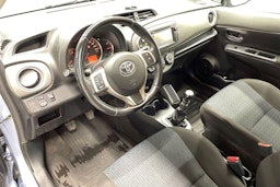 Sininen Toyota Yaris 2012 kuva 7.