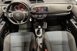 Sininen Toyota Yaris 2012 kuva 9.
