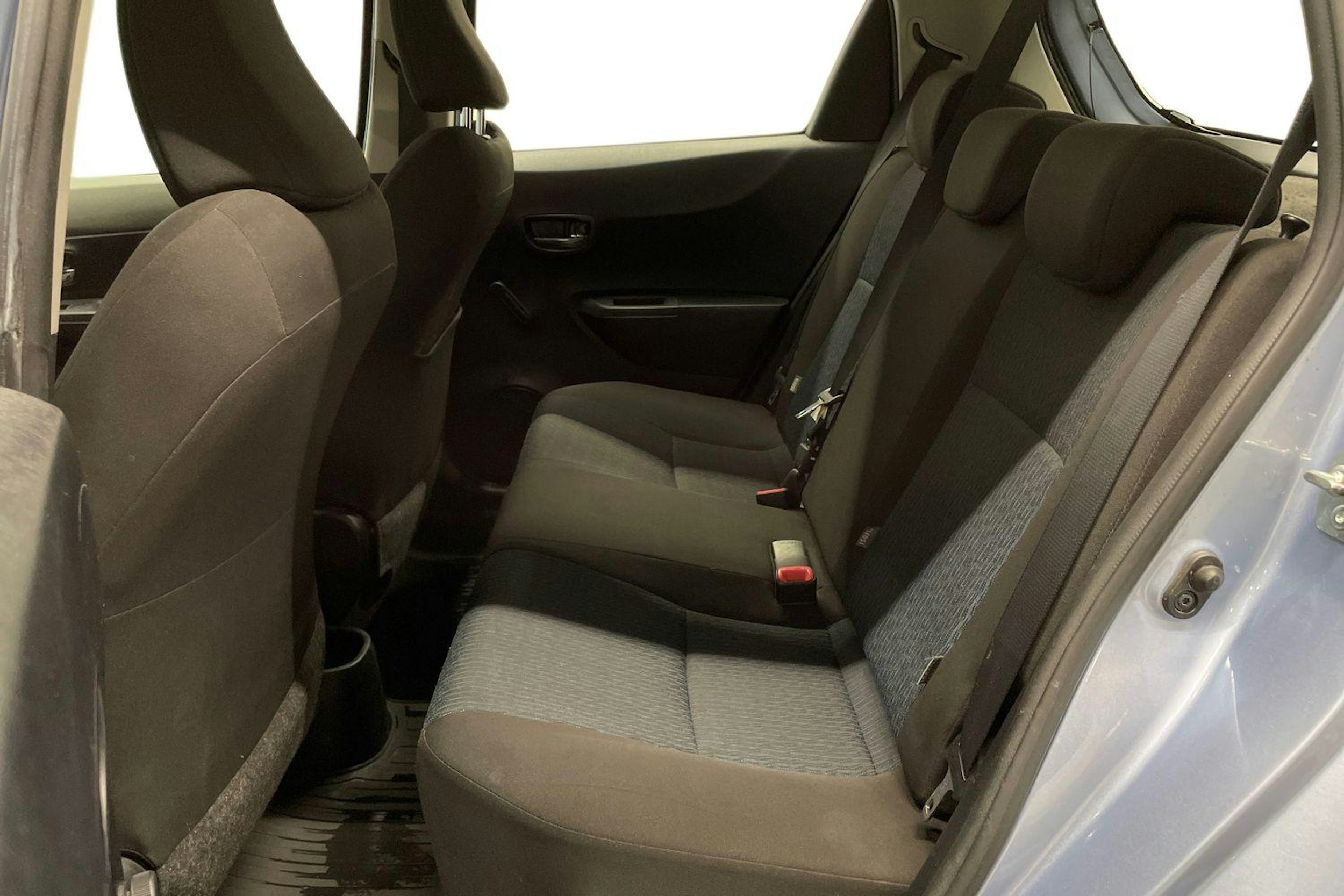 Sininen Toyota Yaris 2012 kuva 10.