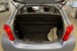 Sininen Toyota Yaris 2012 kuva 14.