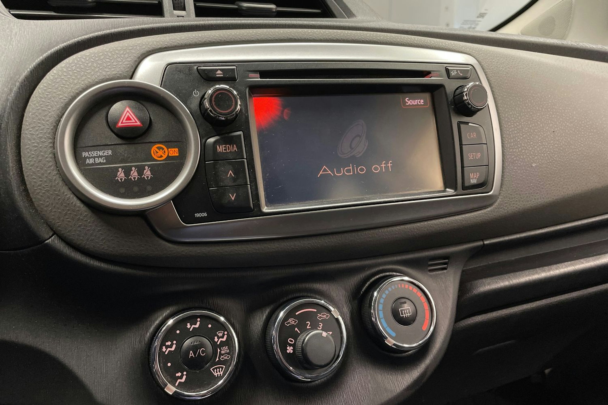 Sininen Toyota Yaris 2012 kuva 17.