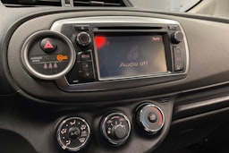 Sininen Toyota Yaris 2012 kuva 17.