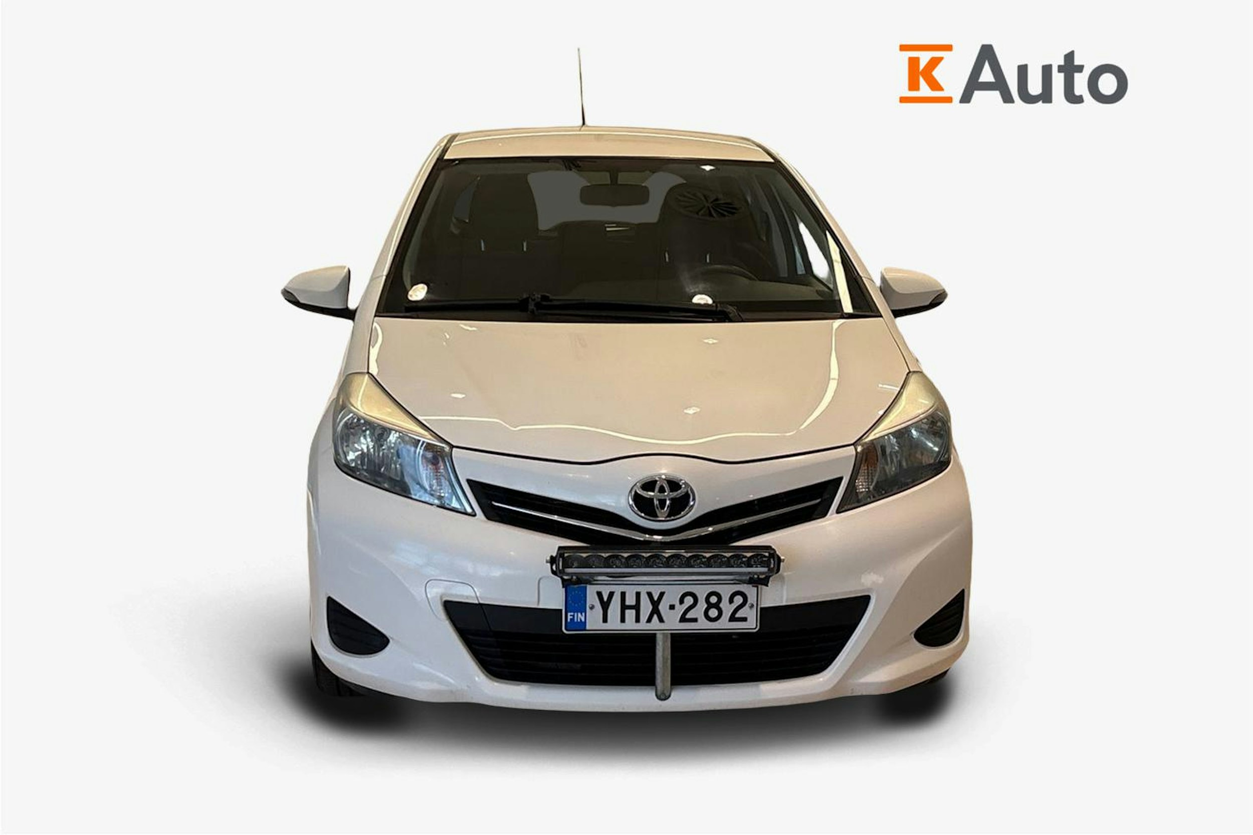 valkoinen Toyota Yaris 2012 kuva 5.