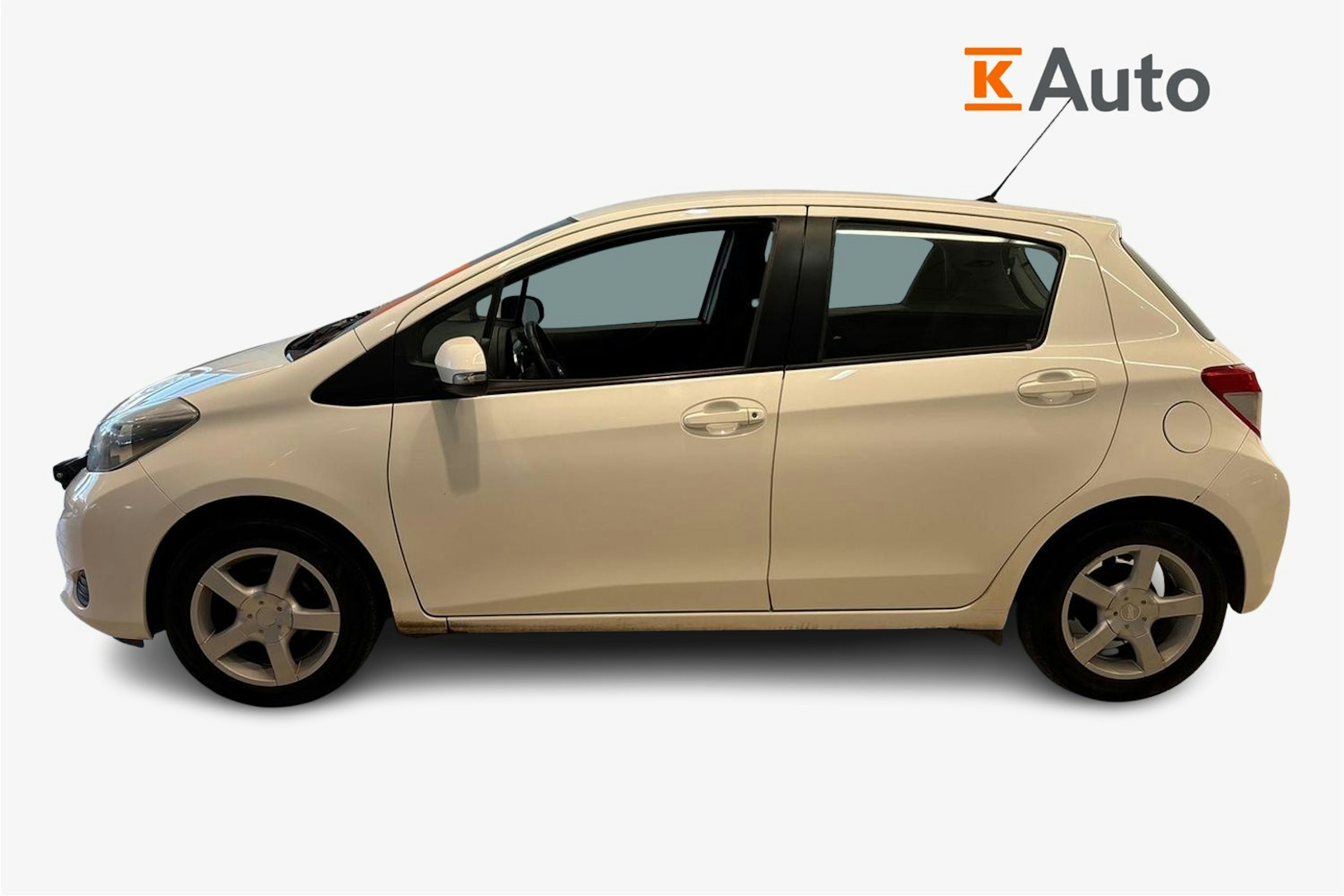 valkoinen Toyota Yaris 2012 kuva 6.