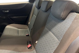 valkoinen Toyota Yaris 2012 kuva 10.