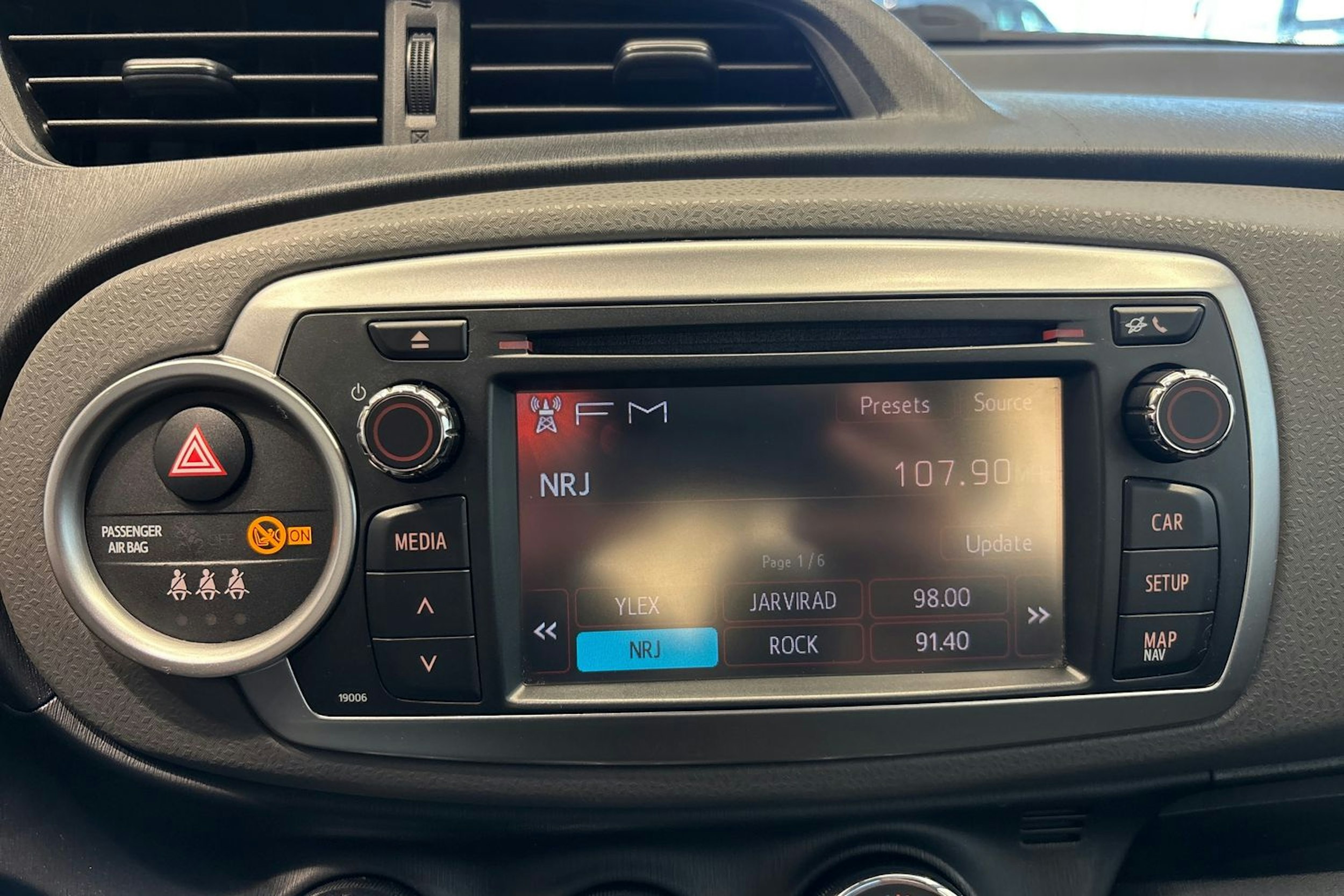 valkoinen Toyota Yaris 2012 kuva 16.