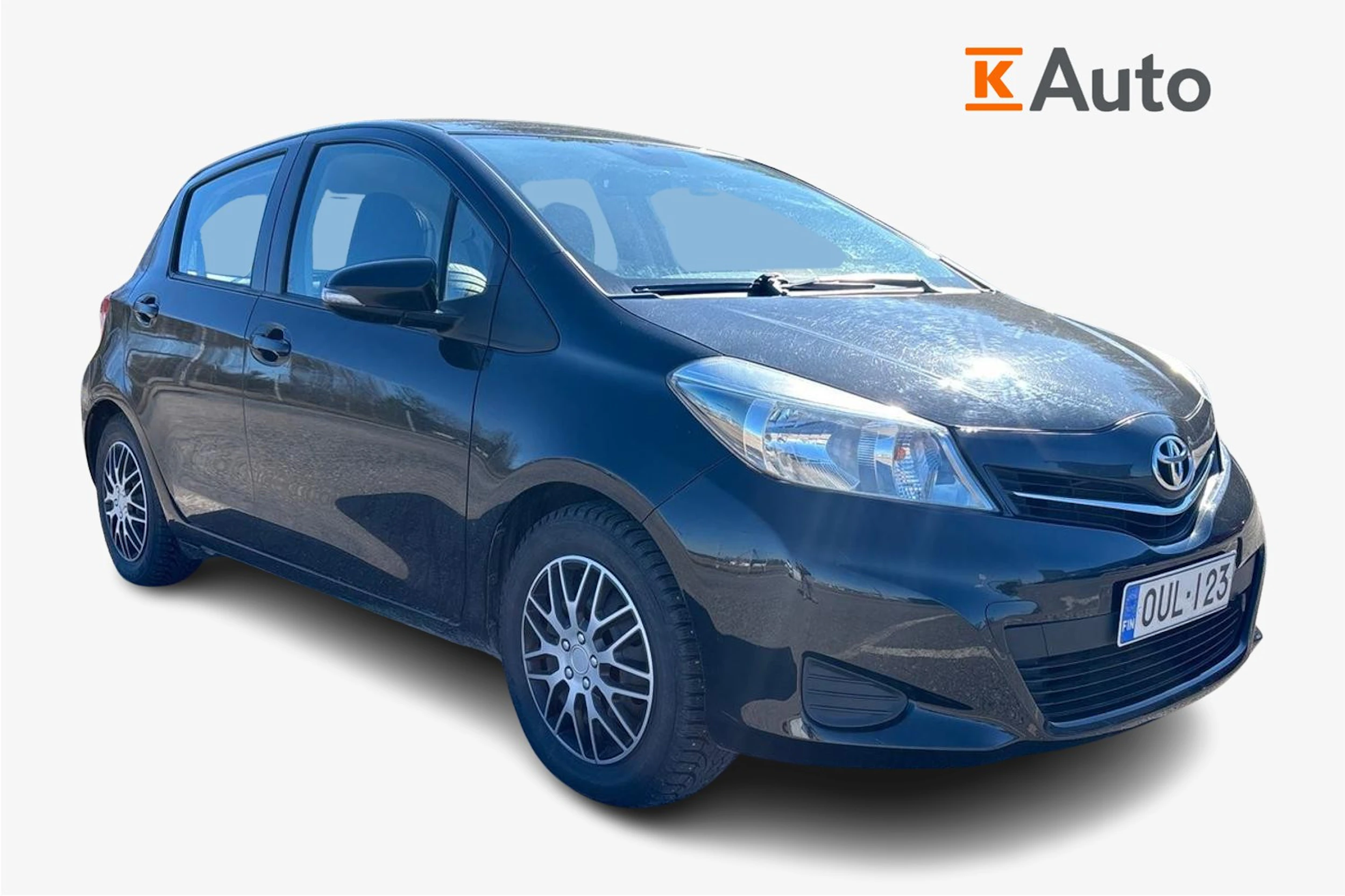 musta Toyota Yaris 2013 kuva 1.