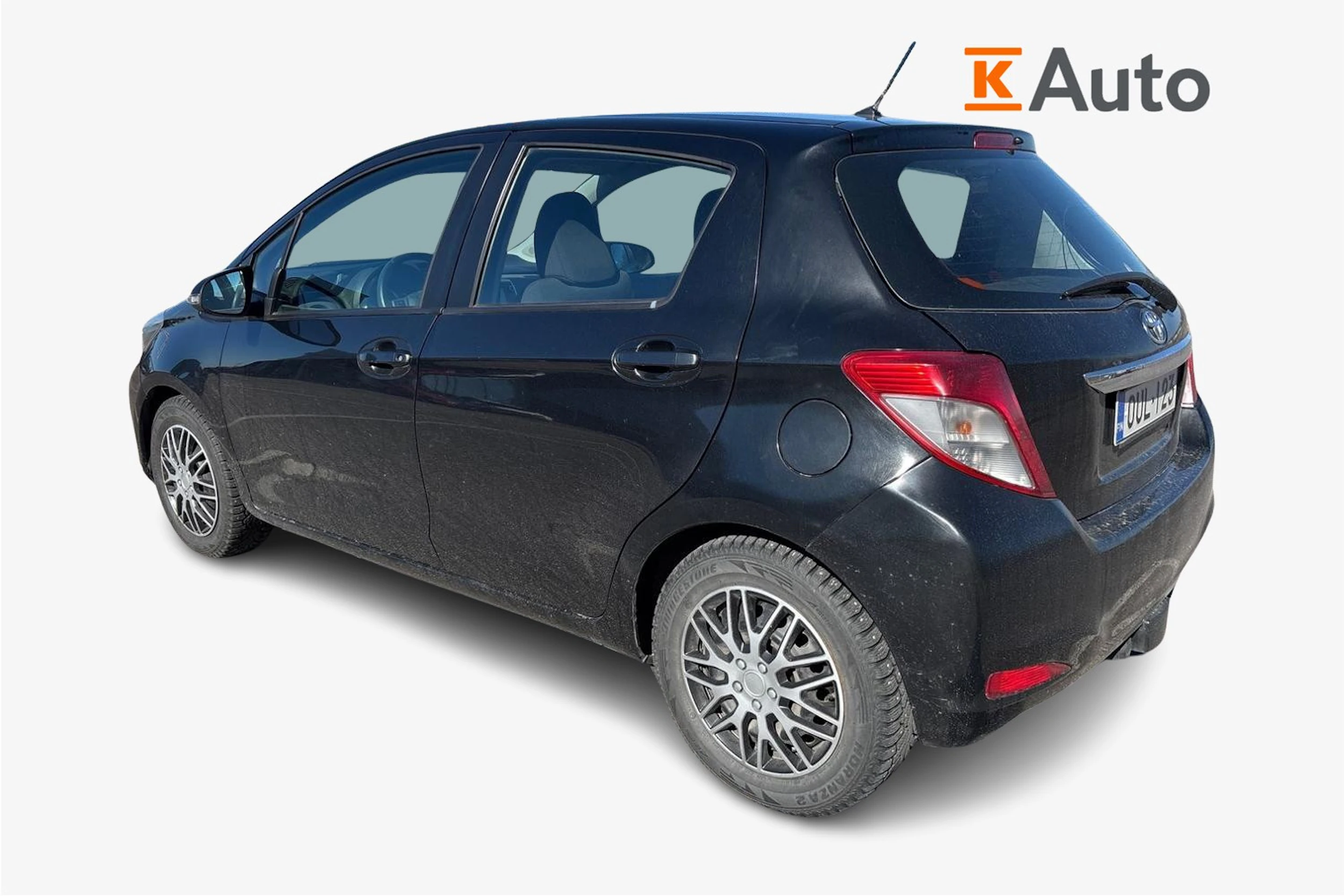 musta Toyota Yaris 2013 kuva 2.