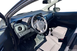 musta Toyota Yaris 2013 kuva 3.