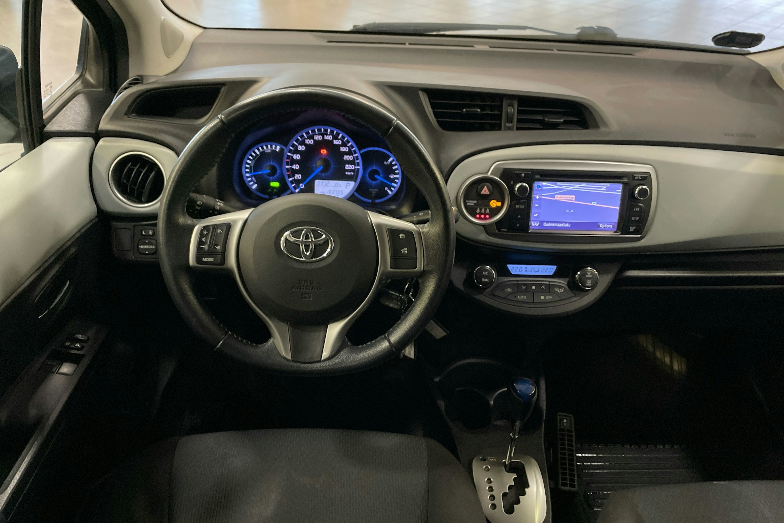 met. harmaa Toyota Yaris 2013 kuva 7.