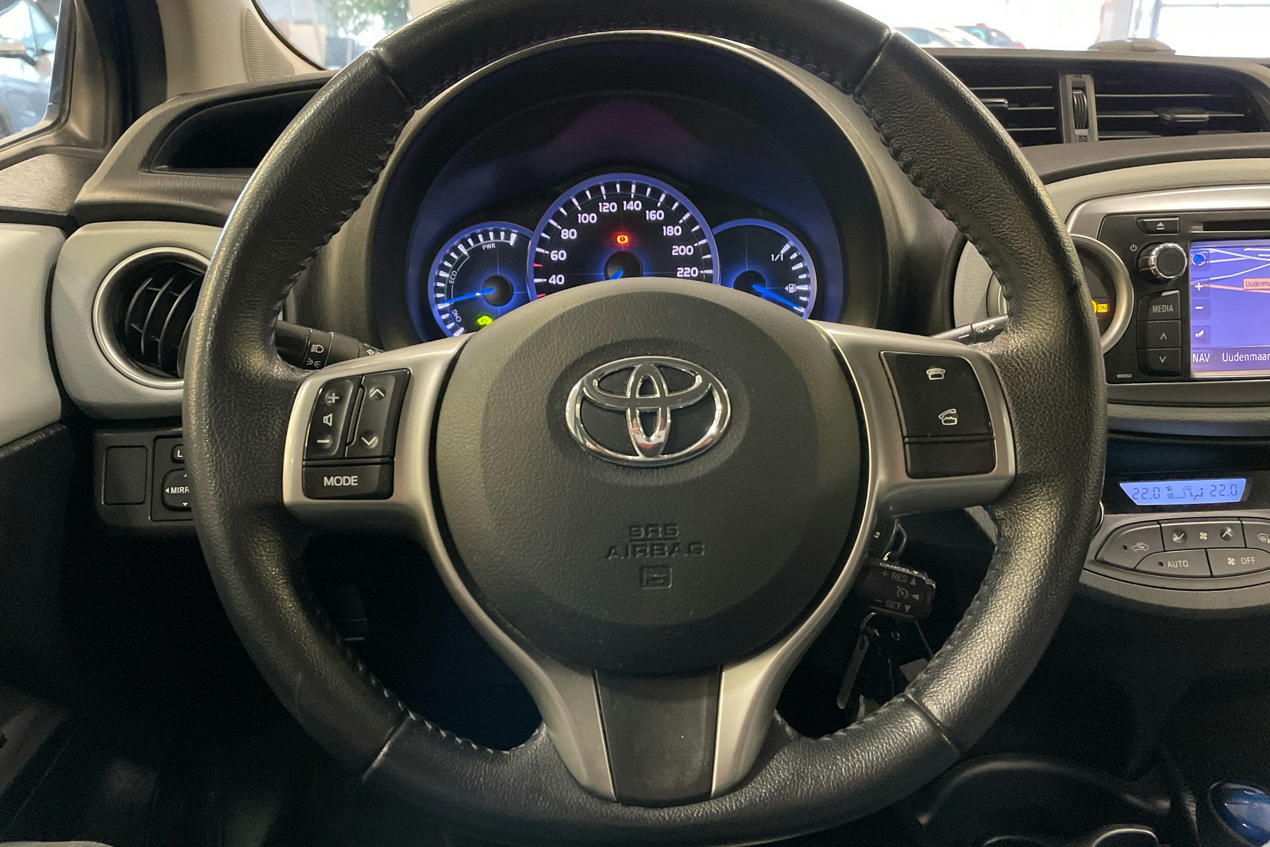 met. harmaa Toyota Yaris 2013 kuva 13.