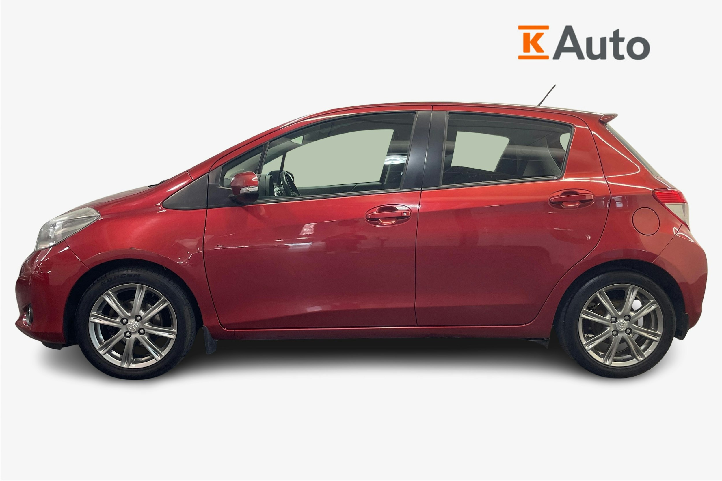 punainen Toyota Yaris 2013 kuva 6.