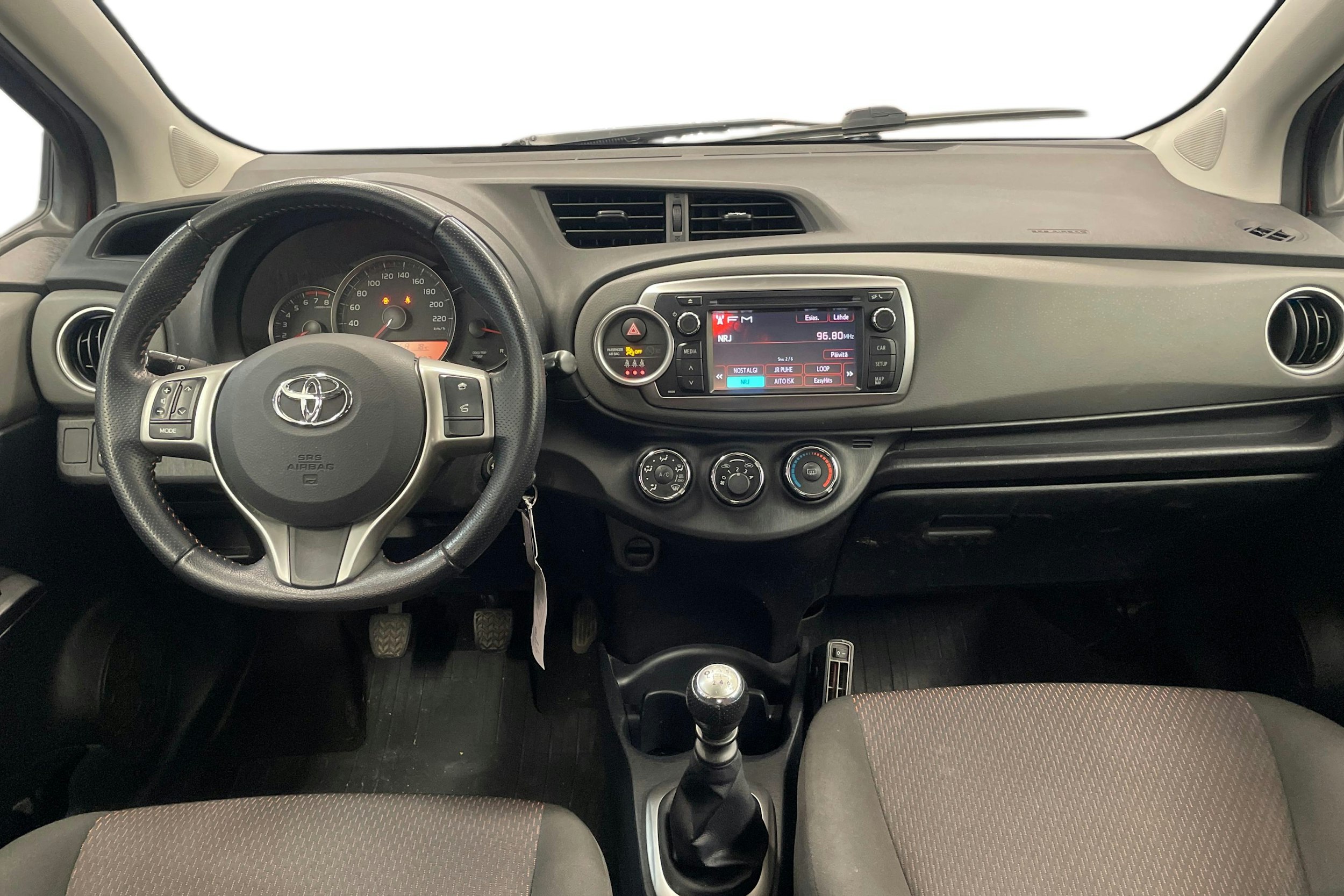 punainen Toyota Yaris 2013 kuva 9.