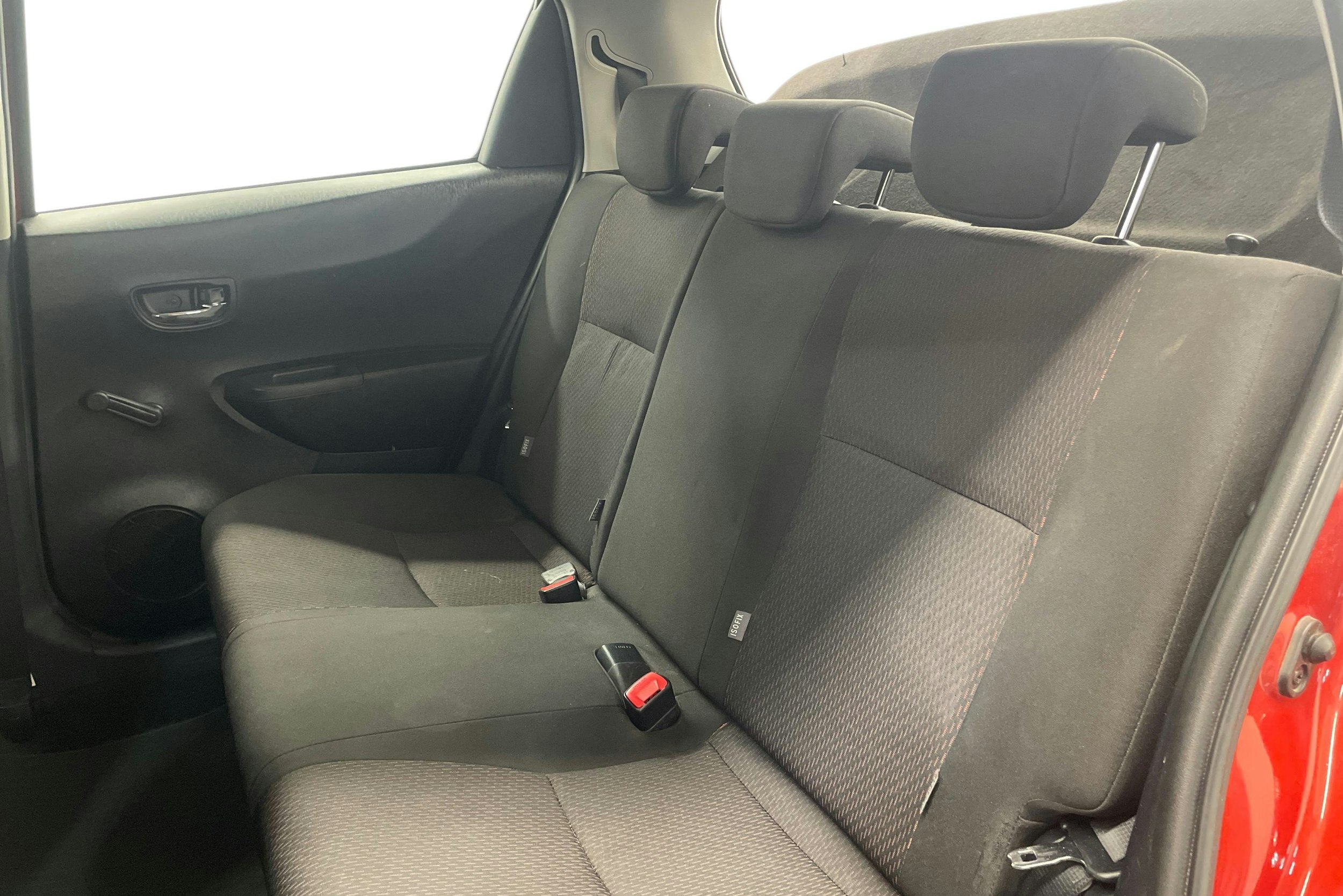 punainen Toyota Yaris 2013 kuva 10.