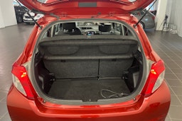 punainen Toyota Yaris 2013 kuva 14.