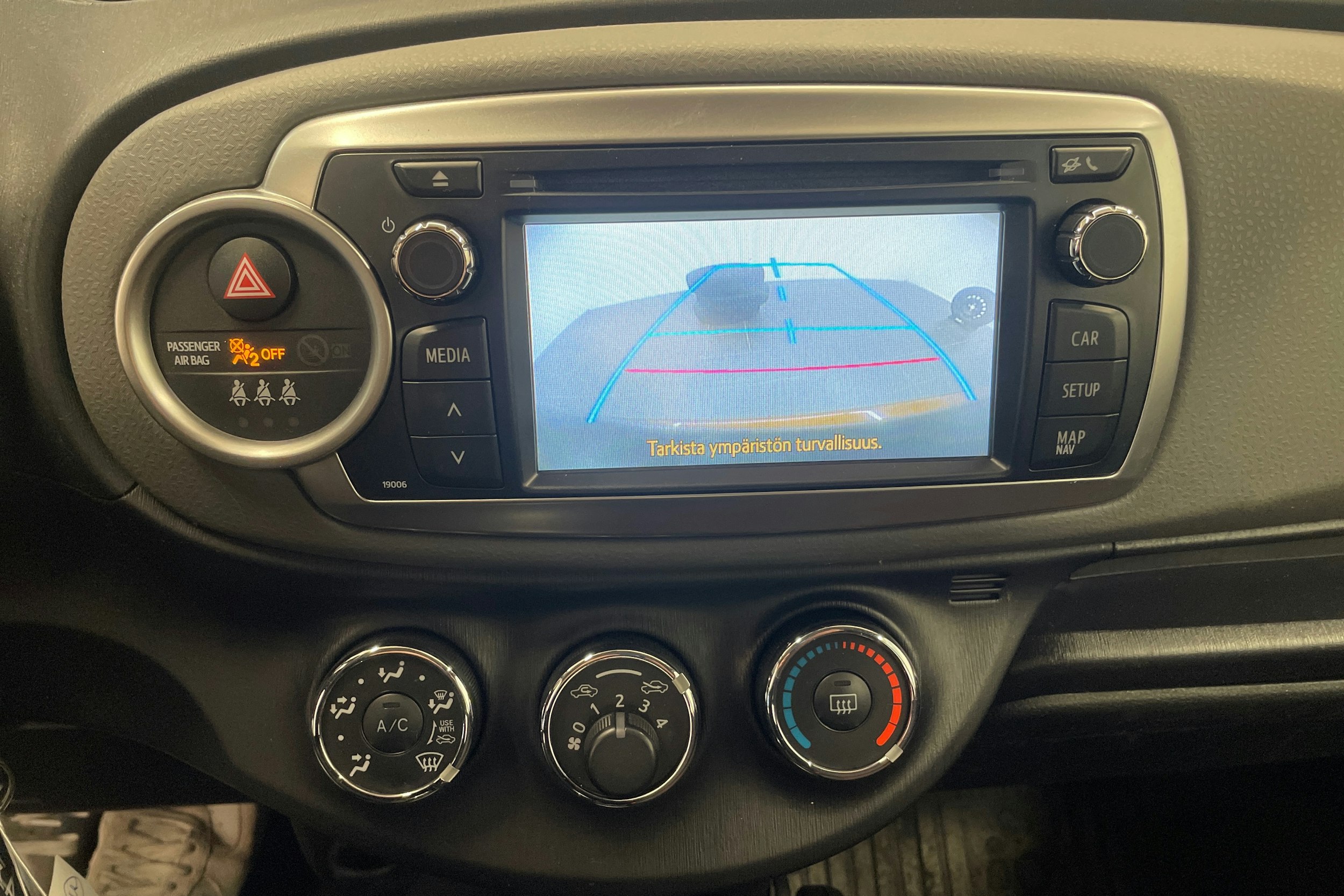 punainen Toyota Yaris 2013 kuva 17.