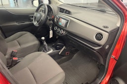 punainen Toyota Yaris 2013 kuva 18.