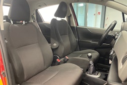 punainen Toyota Yaris 2013 kuva 19.