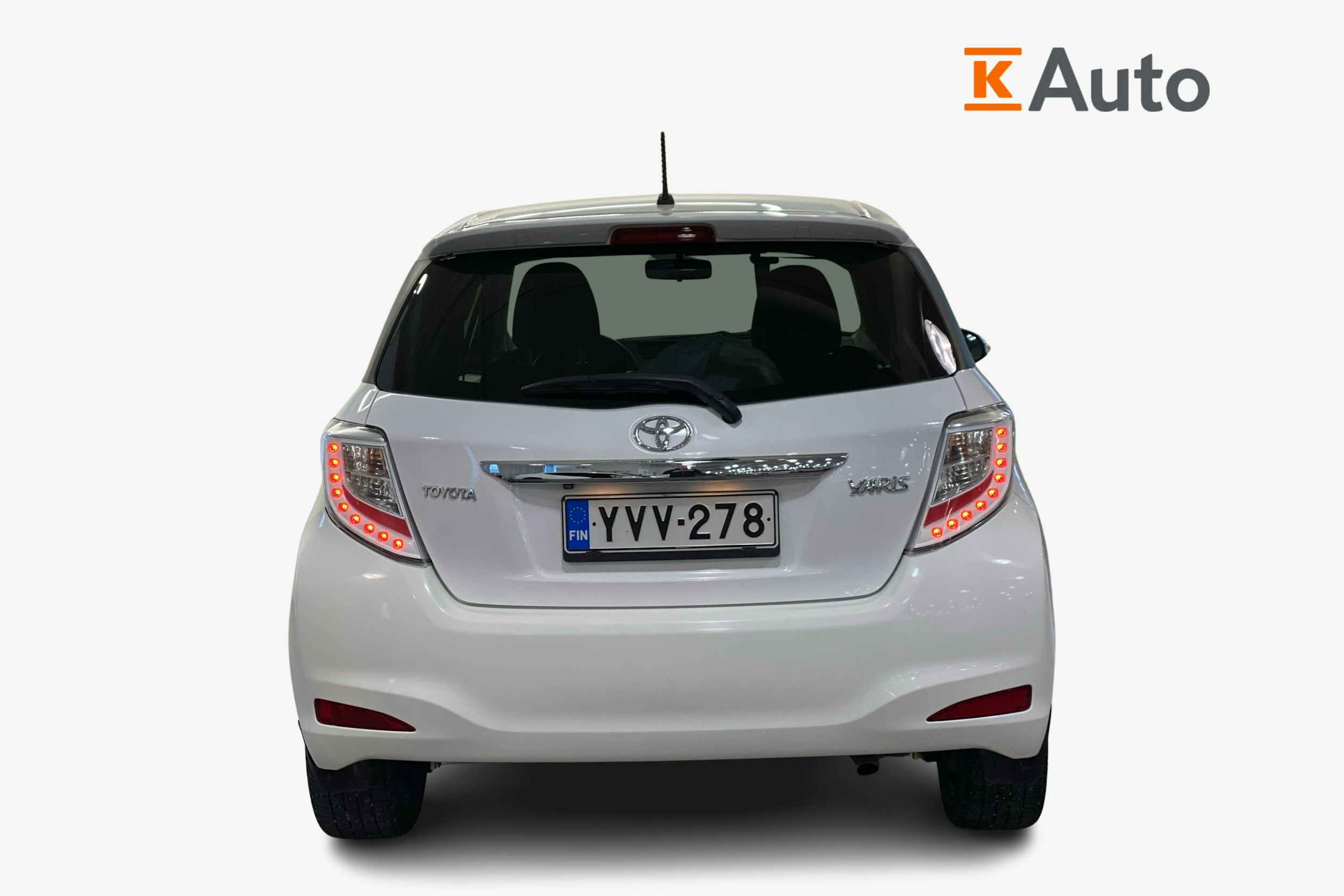 valkoinen Toyota Yaris 2013 kuva 3.