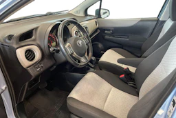 Sininen Toyota Yaris 2013 kuva 6.