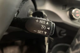 Sininen Toyota Yaris 2013 kuva 15.