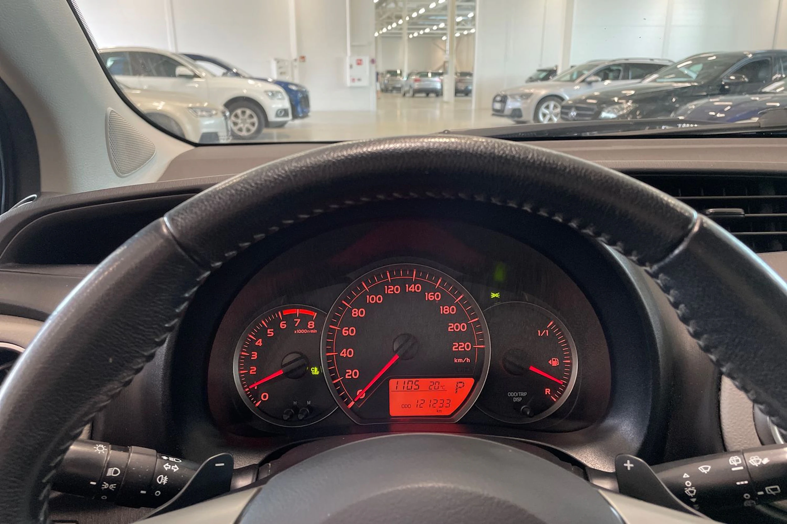 Sininen Toyota Yaris 2013 kuva 16.