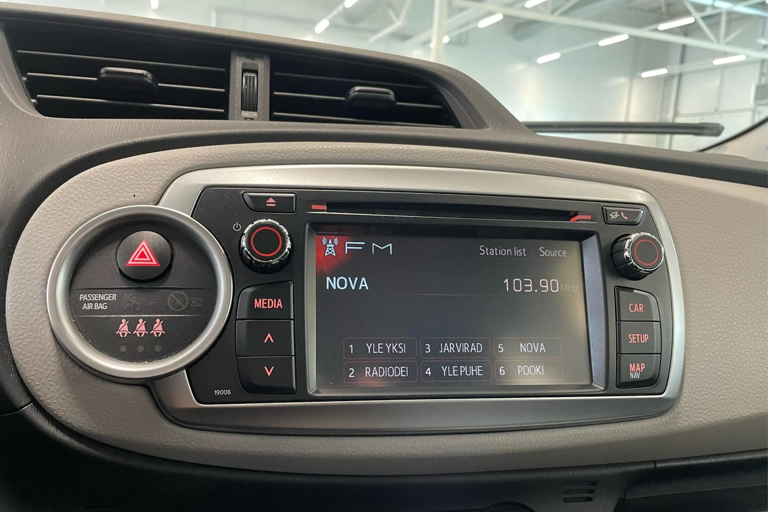 Sininen Toyota Yaris 2013 kuva 17.