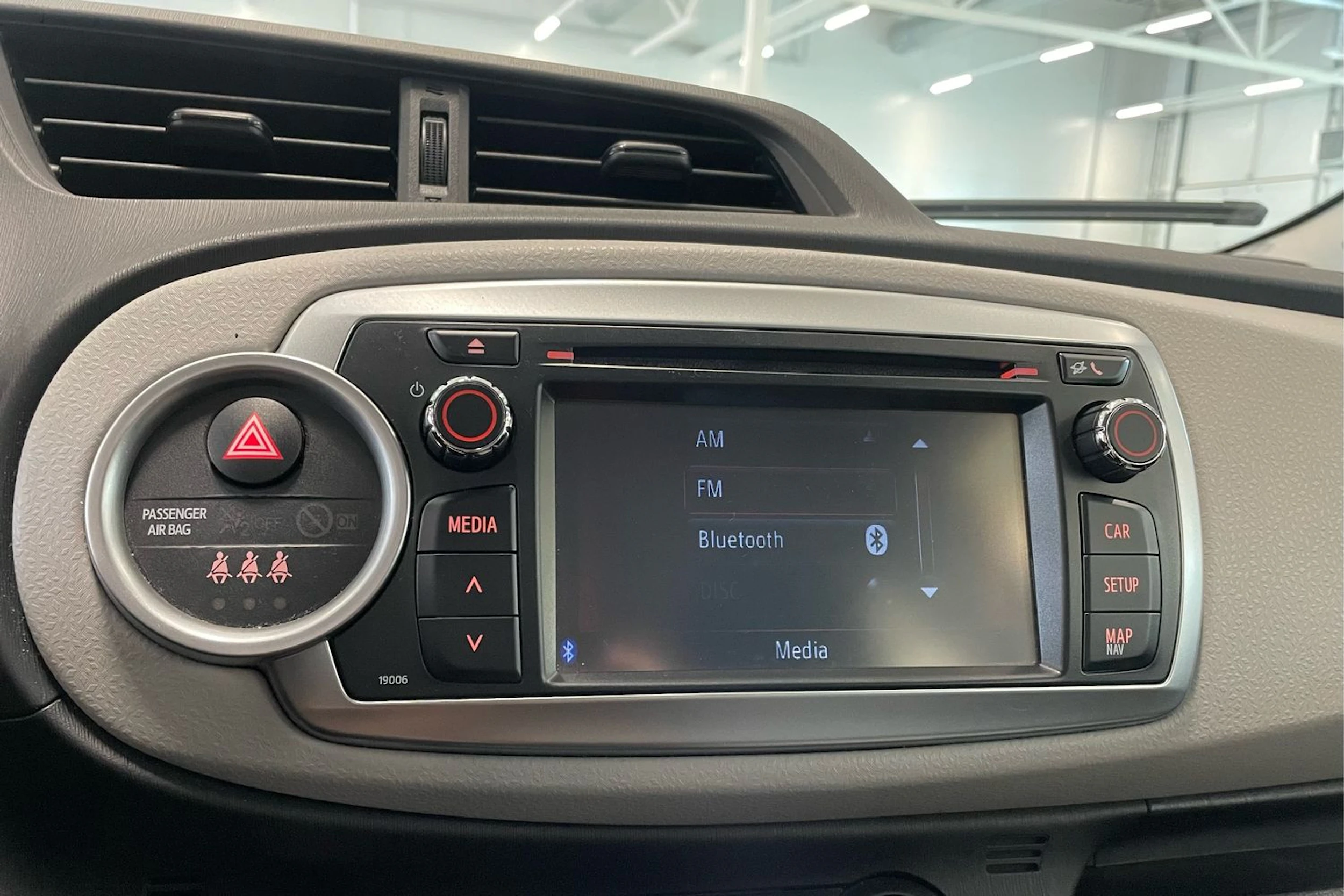 Sininen Toyota Yaris 2013 kuva 18.