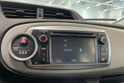 Sininen Toyota Yaris 2013 kuva 18.