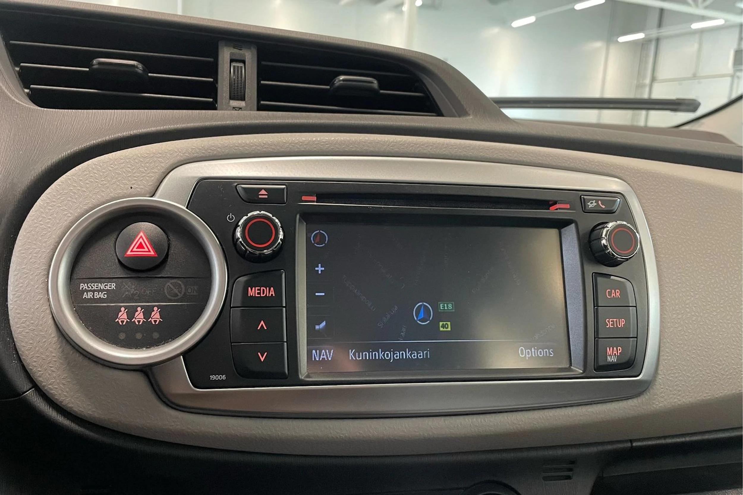Sininen Toyota Yaris 2013 kuva 19.